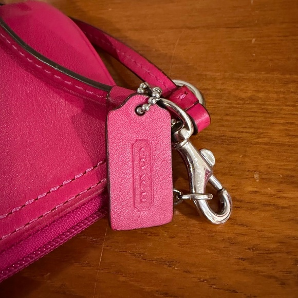 Coach Legacy Leather Universal Travel Wristlet Coin Pouch Case in Fuchsia Pink - Picture 5 of 12